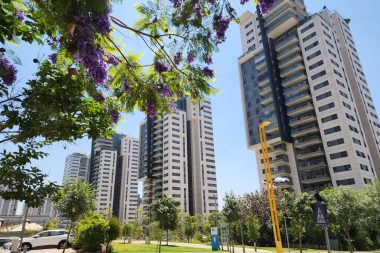 דירת 5 חדרים למכירה בשכונת גנים צפון גני תקווה - מבט מהפארק