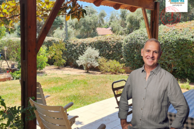 קוטג' חלומי להשכרה ביהוד עם גינה – בתי תקווה בנצי מסנברג